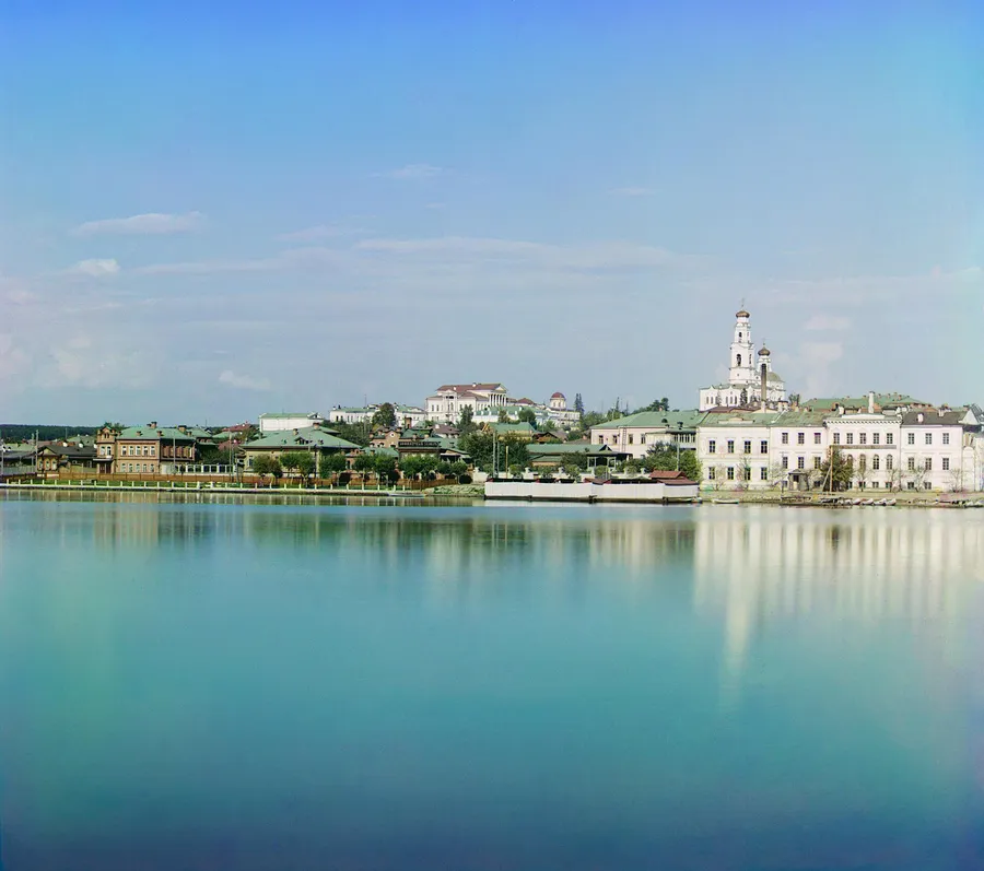 Городской пруд — вид от дома начальника горного округа, 1910. С. М. Прокудин-Горский